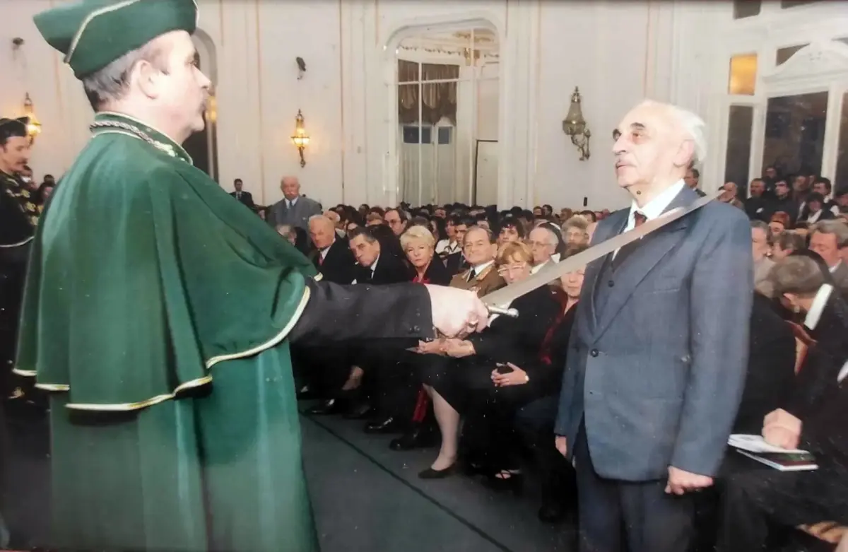 Messenger_creation_3962559e-a50a-426d-a2f7-e989a09715f5