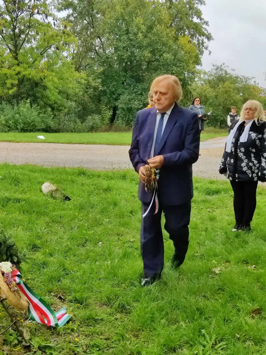 received_1317535429654798